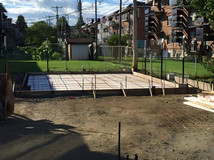 Coffrage de béton extérieur dans la réalisation de projets résidentiels