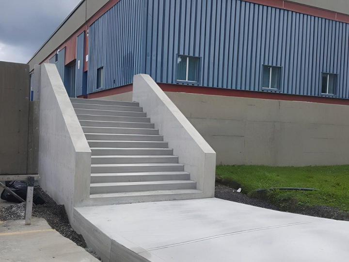 Travaux de coffrage de béton extérieur dans la réalisation de projets commerciaux